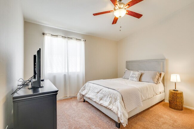 Building Photo - 1209 W Crystal Palace Pl