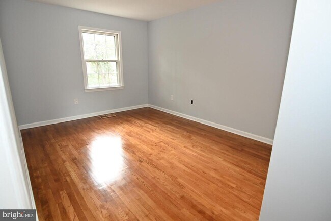 Building Photo - 1009 N Van Dorn St