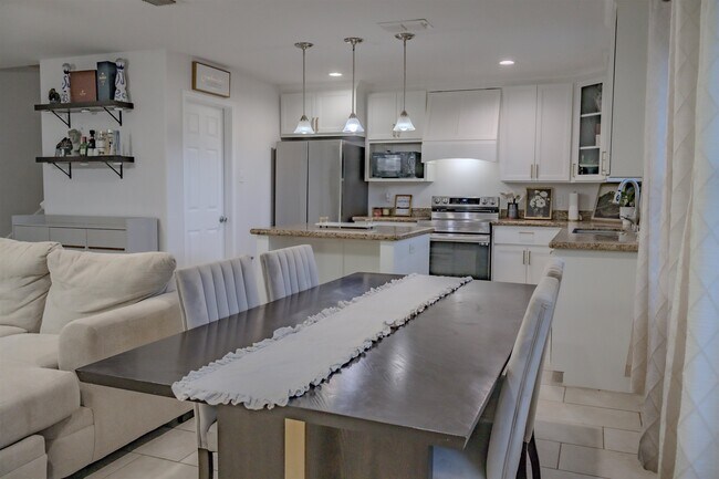 Building Photo - 4305 Alina Dr