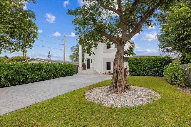 Building Photo - 2615 NE 213th St