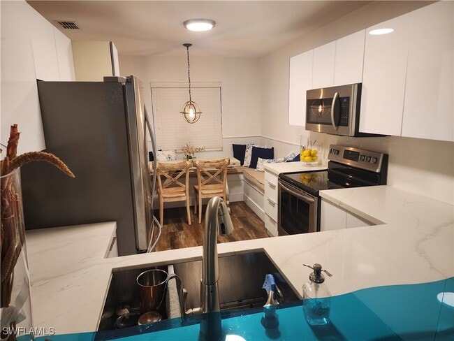 Building Photo - 220 Timber Lake Cir