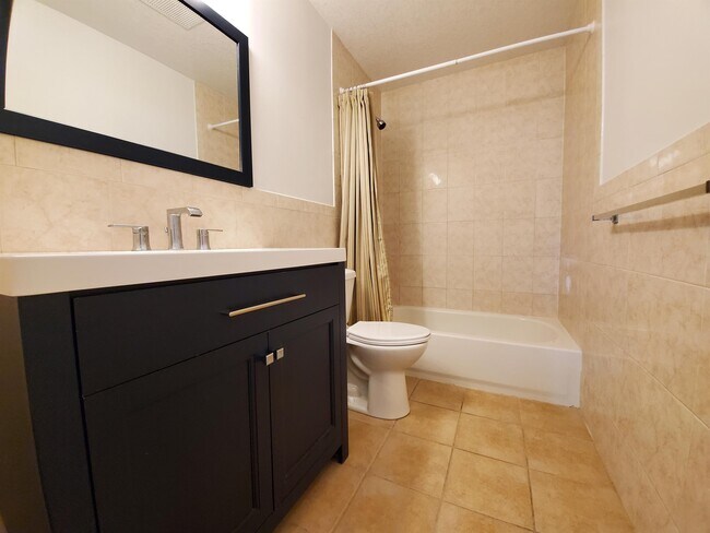 Building Photo - 627 36th St SW