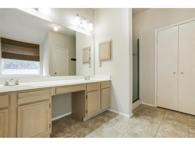 Building Photo - 1409 Meadowbrook Dr