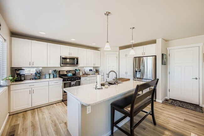 Building Photo - 6867 Passing Sky Dr