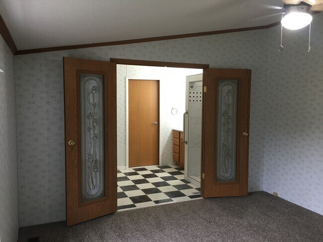 Master bath - 585 110th Ave