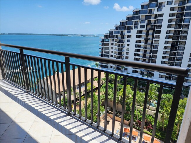 Building Photo - 540 Brickell Key Dr