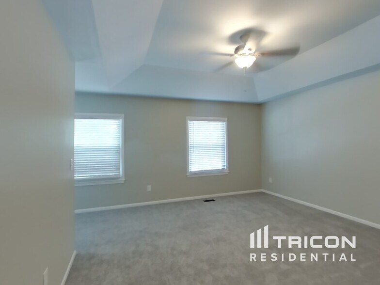 Building Photo - 15924 W 149th Terrace