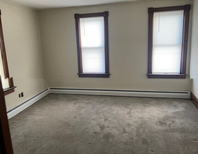 Building Photo - 78 E Main St