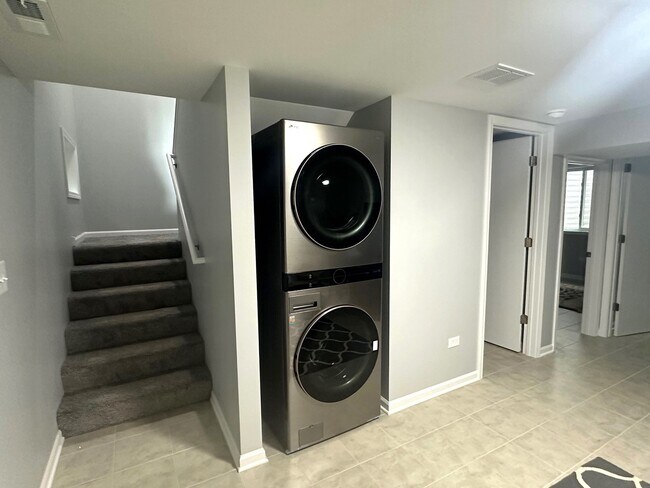 Building Photo - 423 S Westmore-Meyers Rd