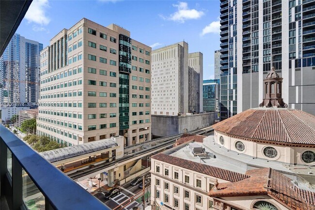 Building Photo - 121 NE 5th St