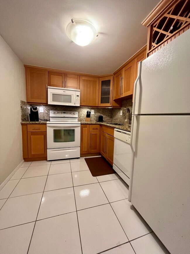 Building Photo - 3215 S Ocean Blvd