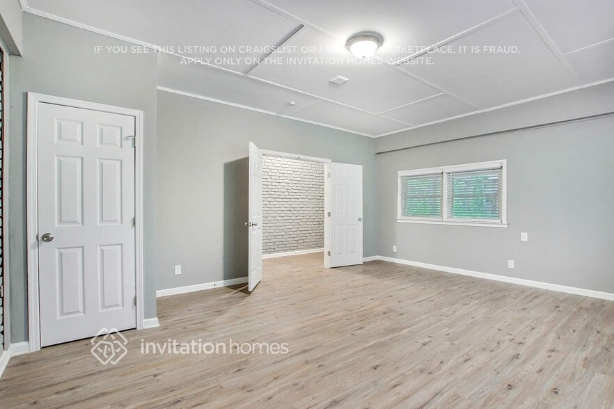 Building Photo - 6352 N Sweetwater Rd