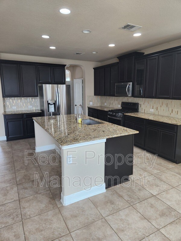 Building Photo - 1806 Ayleth Ave