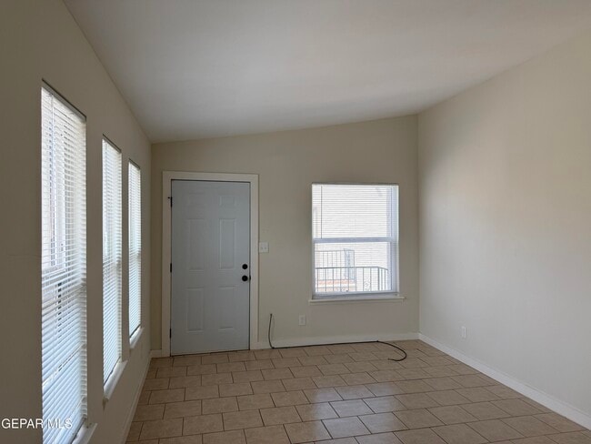 Building Photo - 10642 Cuatro Vistas Dr