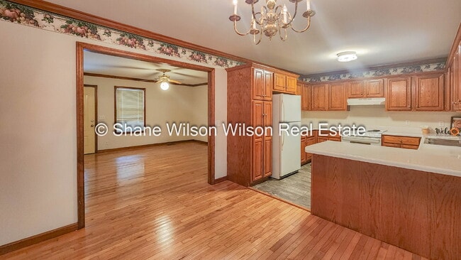 Building Photo - 2 BR / 2BA unit with ALL UTILITIES INCLUDED!!  Move in special! 1/2 off the first month's rent!
