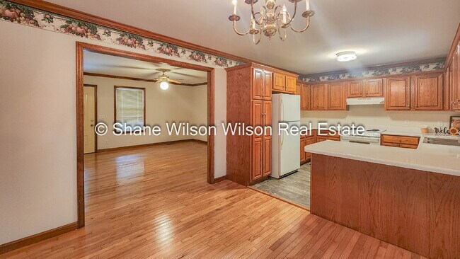 Building Photo - Spacious 2 Bedroom 2 Bath Duplex located in south Dalton.  ALL UTILITIES ARE INCLUDED!!  Schedule...