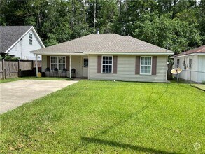 Building Photo - 35335 Fleetwood Dr