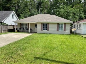 Building Photo - 35335 Fleetwood Dr