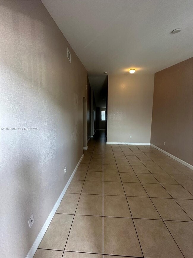 Building Photo - 1656 SE 29th Ct