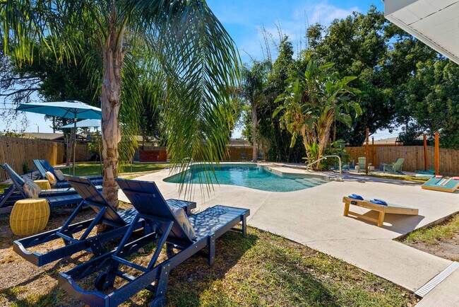 Building Photo - 13672 88th Ave N