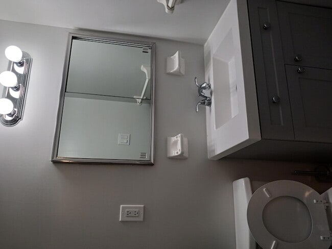 Building Photo - 2655 E 21st St