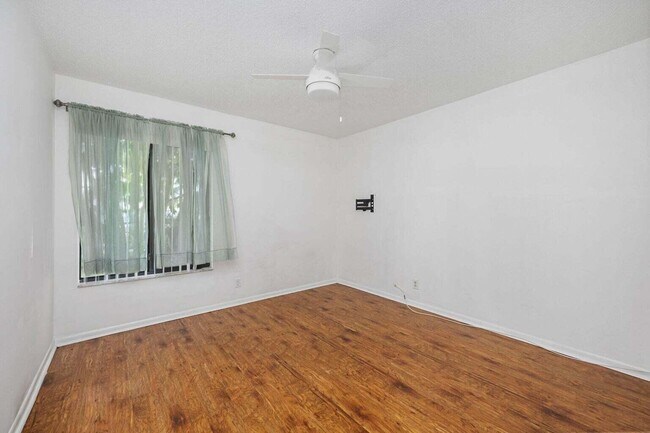 Building Photo - 5621 Teakwood Rd
