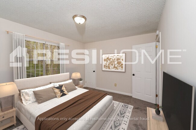 Building Photo - 6870 Ridgewood Dr