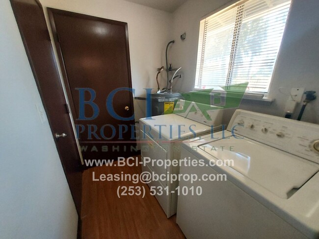 Building Photo - Highly Desired 2 bedroom duplex with garag...