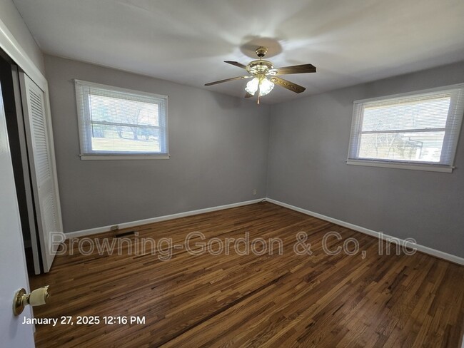 Building Photo - 4924a Briarwood Dr