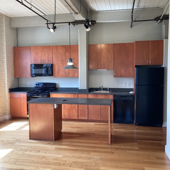 Kitchen View 2b/2b, 1067 sq ft - Walier Lofts