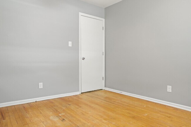 Building Photo - 819 Hadley Rd