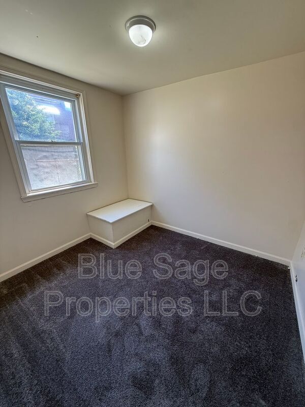Building Photo - 1427 Simpson St