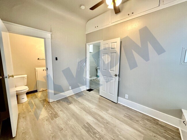 Building Photo - 121 E Lockeford St