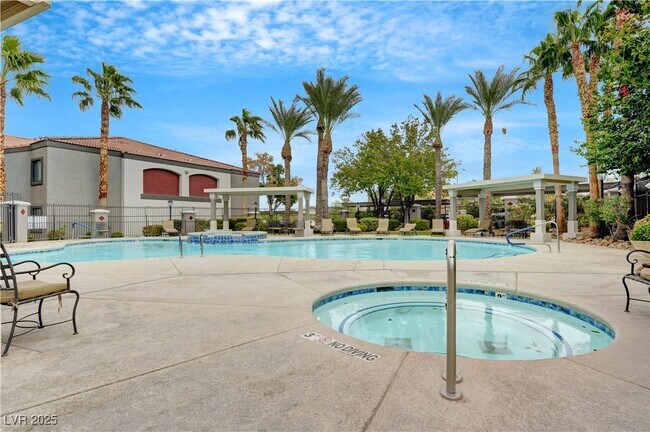Building Photo - 950 Seven Hills Dr
