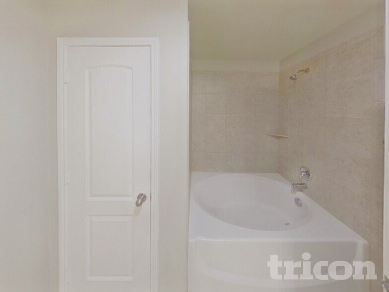 Building Photo - 185 Presidents Way