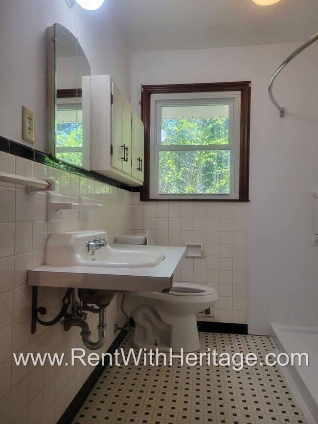 Building Photo - GRAMPA'S BUNGELOW - AWESOME BRICK RANCH WITH FULL UNFINISHED BASEMENT / GREAT LOCATION