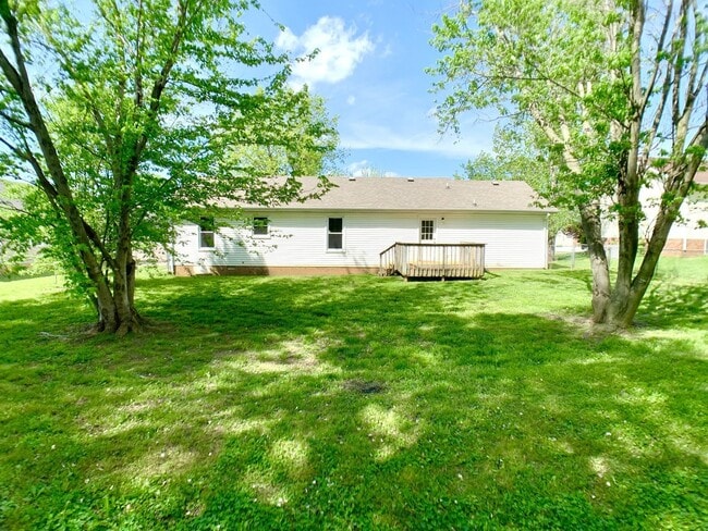 Building Photo - 236 Moncrest Dr