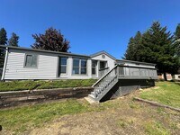 Building Photo - 3817 Summit Dr