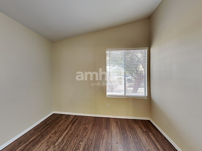 Building Photo - 5073 E Butterweed Dr