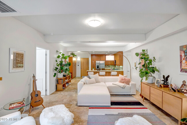 Building Photo - 7131 E Rancho Vista Dr