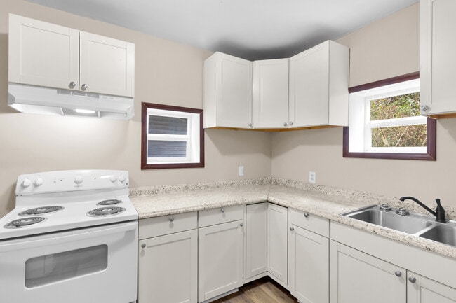 Building Photo - 708 2nd Ave