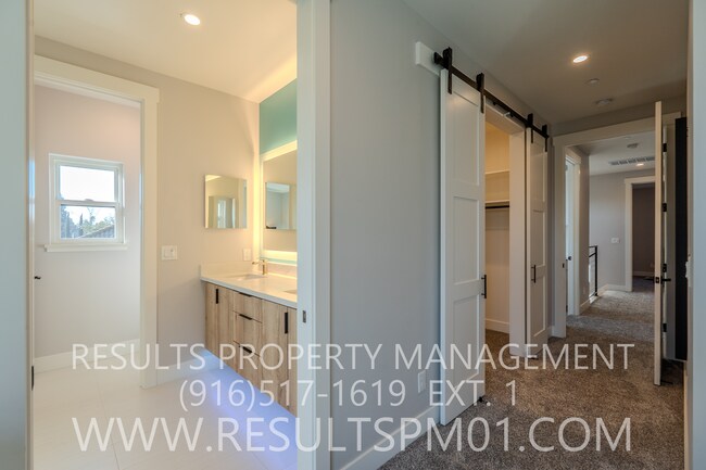 Building Photo - Stunning luxury custom home! 4 bedrooms heart of Fairoaks