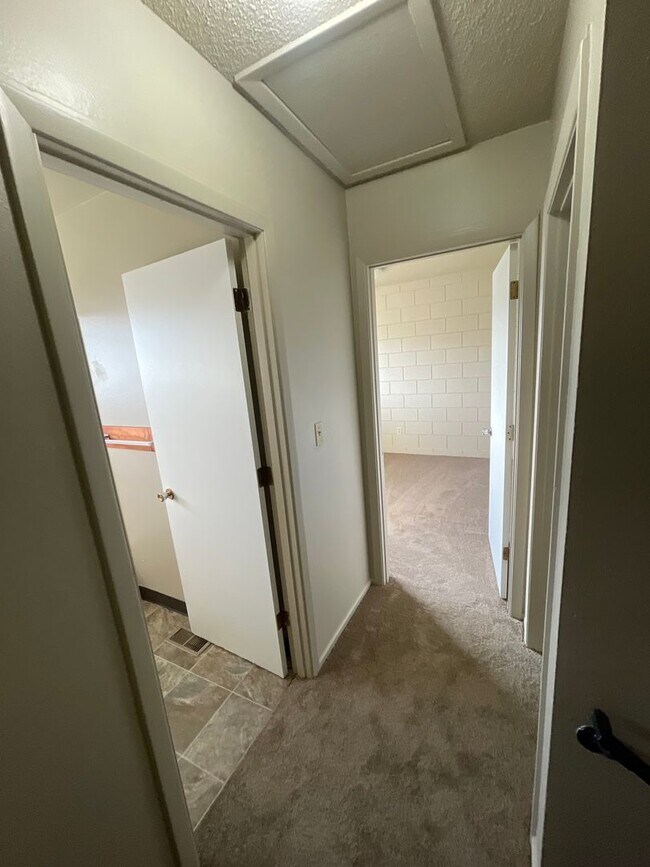 Building Photo - 415-425-435-445 S. 9th St.