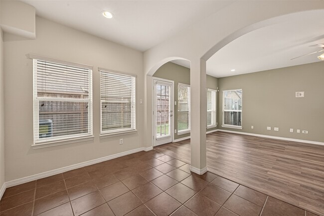 Building Photo - 8908 Clovermist Dr