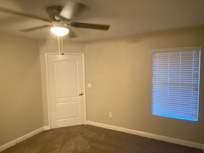 Building Photo - SW!! First floor unit with Balcony!! Gated!! Clubhouse!!  Community pool!! Spa!! Exercise Room!! ...