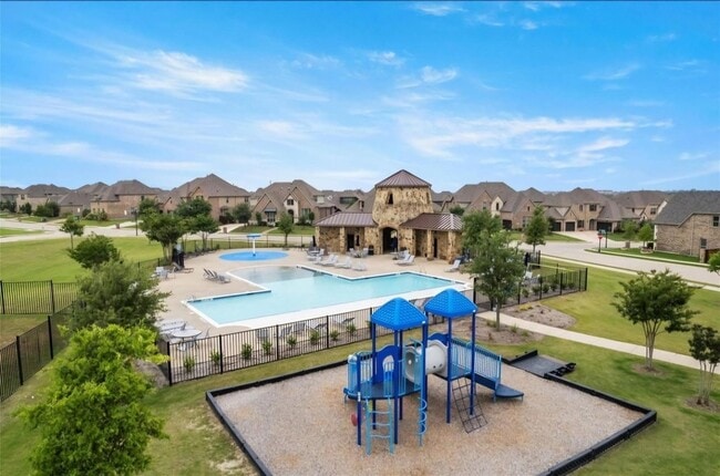 Building Photo - 3323 Royal Ridge Dr