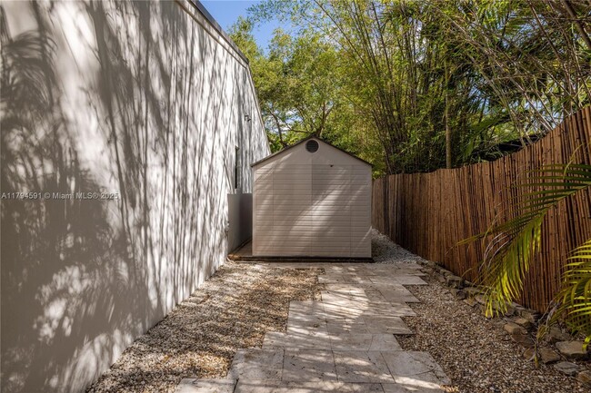 Building Photo - 6870 SW 77th Terrace