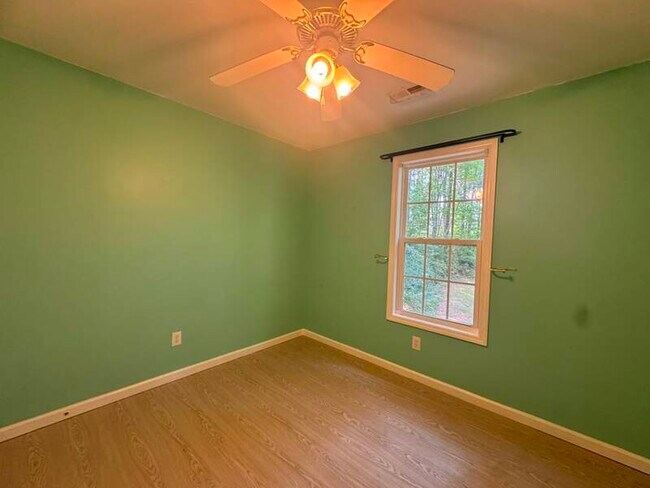 Building Photo - 547 Lockwood Dr