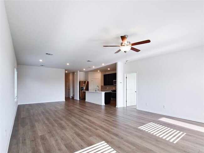 Building Photo - 136 Holmby Dr