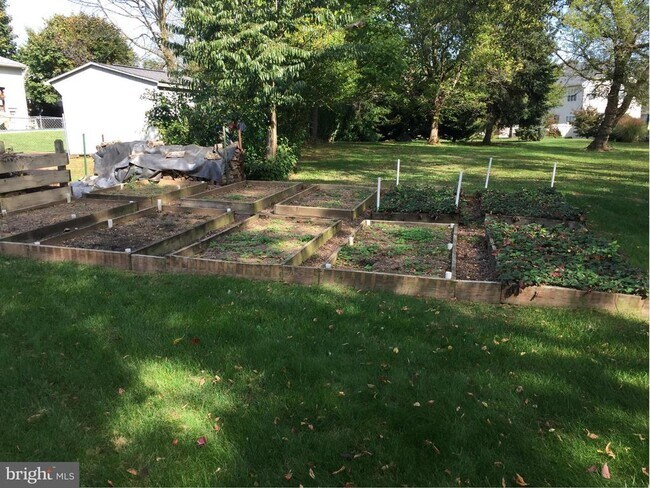 Building Photo - 110 Beech Ln